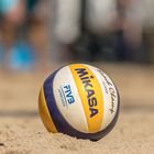 BeautyShot - Ball im Sand