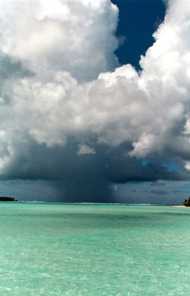 Bedrohende Wolken über Bora Bora