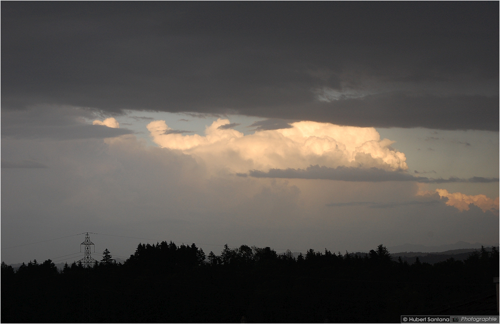 Bedrohliche Wolke im Bernerland