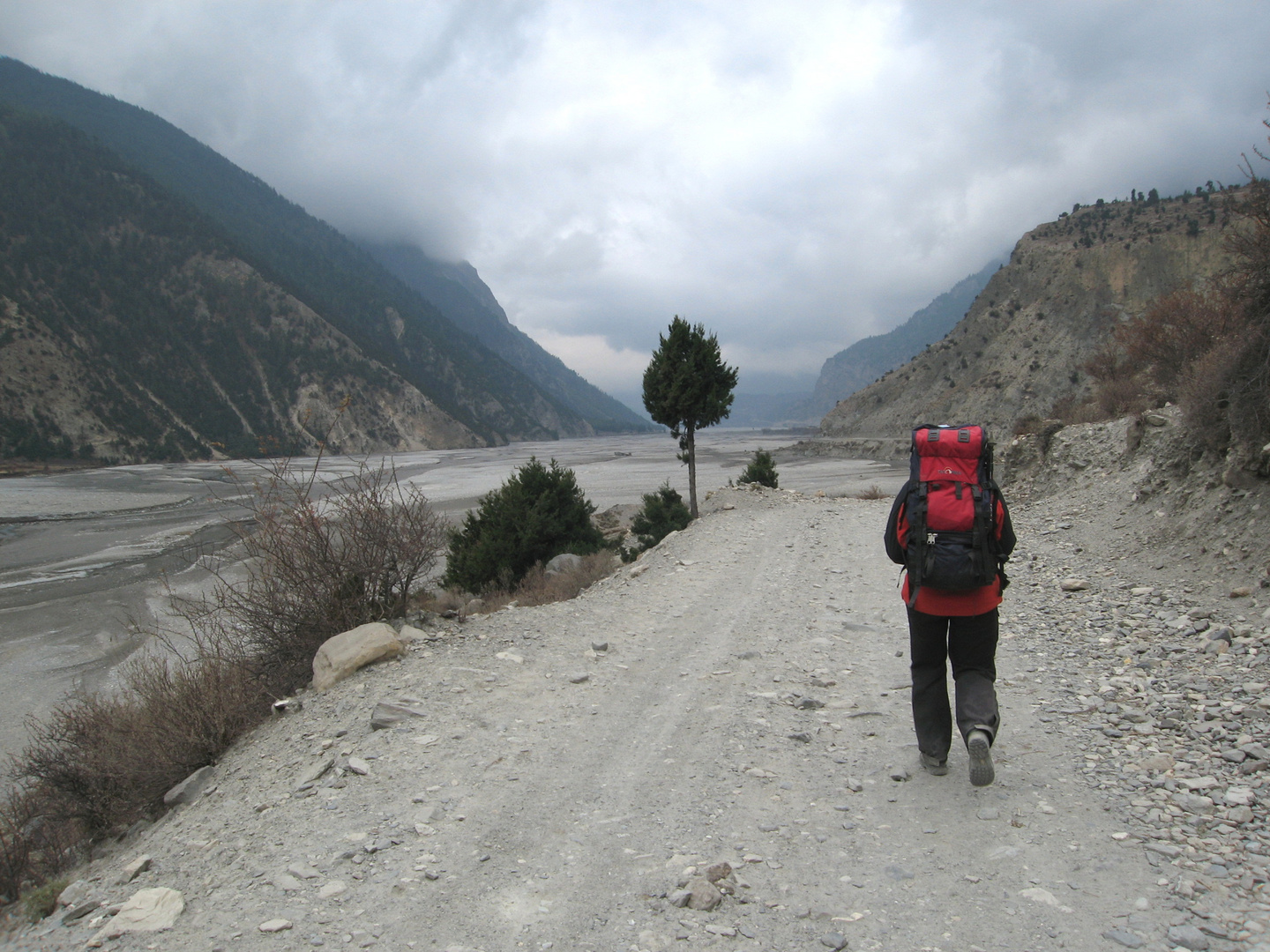 Bedrohliche Wolken über dem Gandaki Tal