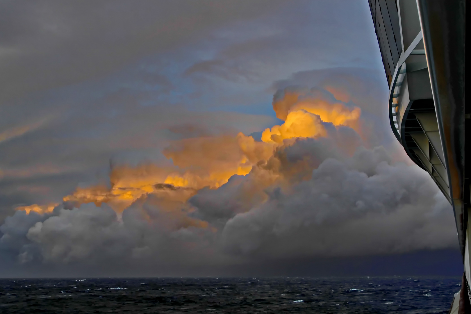 Bedrohliche Wolkenfront auf dem Atlantik