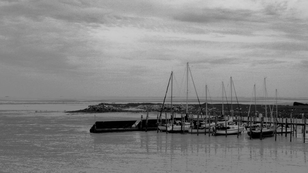  Bedrückende Stimmung am Hafen von Rantum