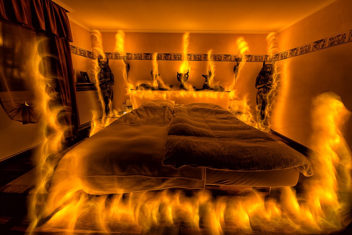Beds are Burning "Puffing" Foto & Bild fotokunst, licht und feuer