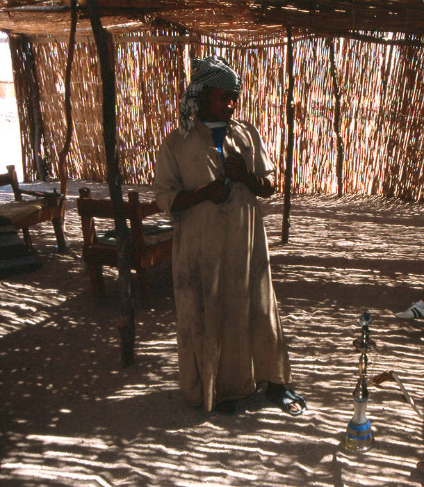 Beduine mit Wasserpfeife