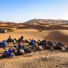 Beduinen warten auf Kundschaft im Erg Chebbi