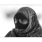 Beduinenfrau mit Gesichtsmaske