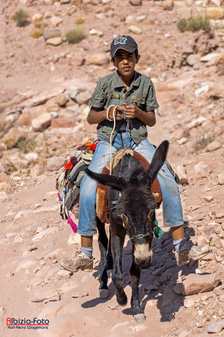 Beduinenjunge in Petra (Jordanien)