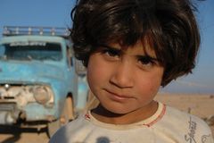 Beduinenkind in der syrischen Wüstensteppe