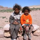 Beduinenschwestern in der Felsenstadt Petra