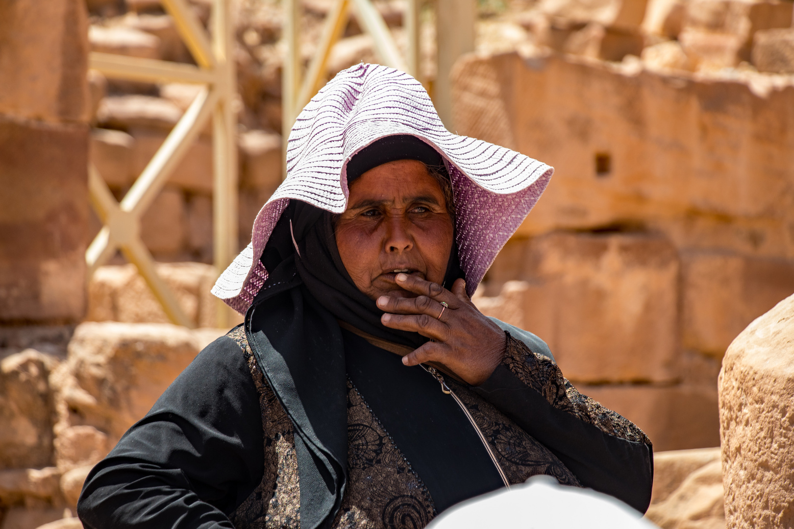 Beduinin Verkäuferin in Petra Jordanien