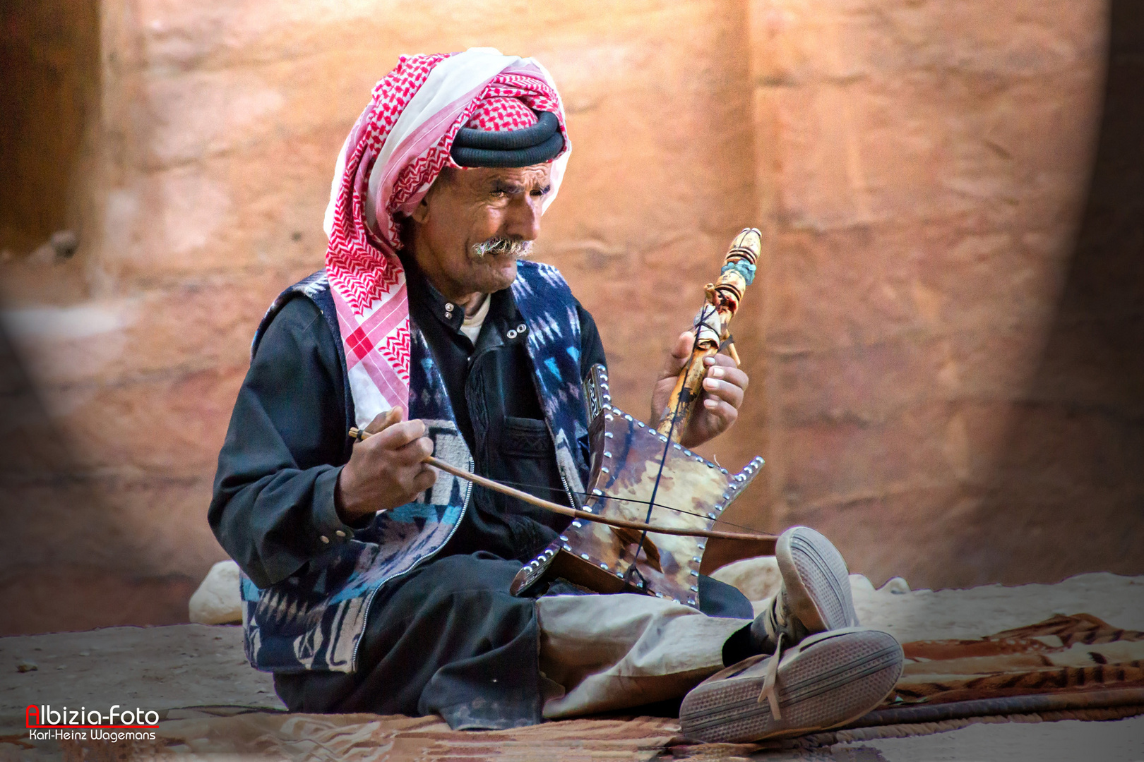 Beduinischer Musikant in Petra, Jordanien