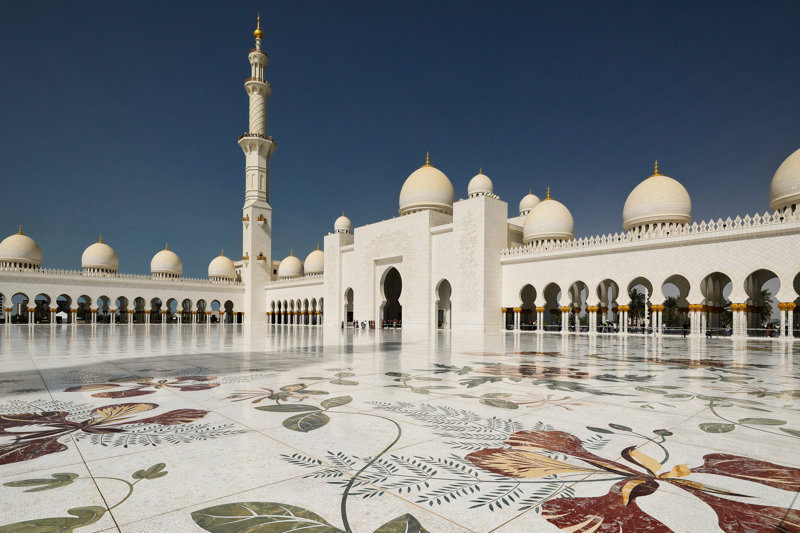 Beeindruckend: Die Scheich Zayid Moschee in...
