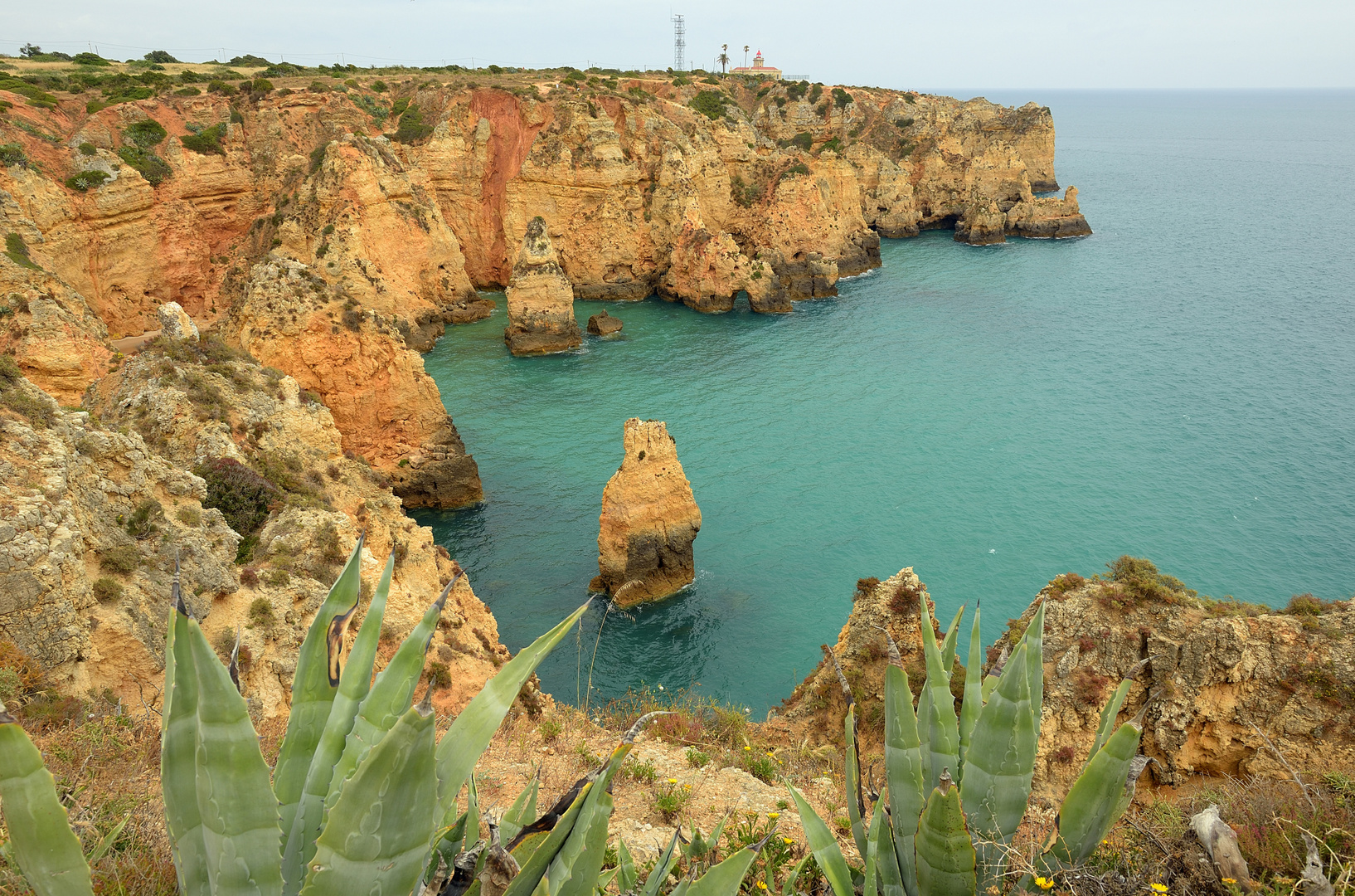 Beeindruckende Tiefblicke hat man Kap Ponta da Piedade bei Lagos.