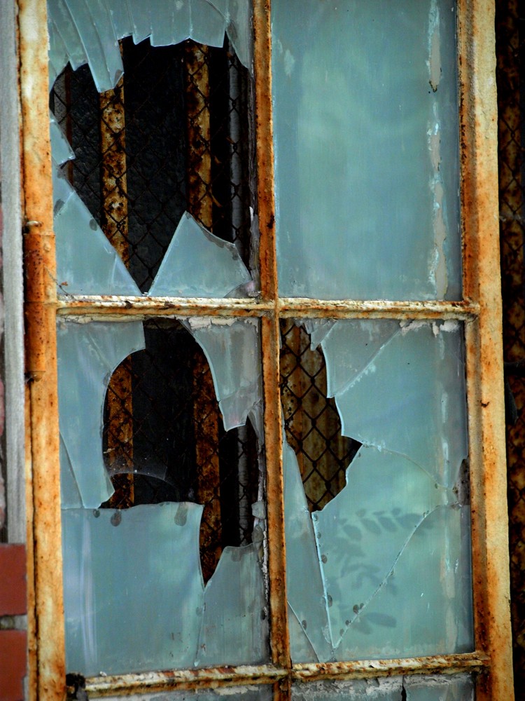 Beelitz ein Fenster . kaputt&hellip; Foto &amp; Bild