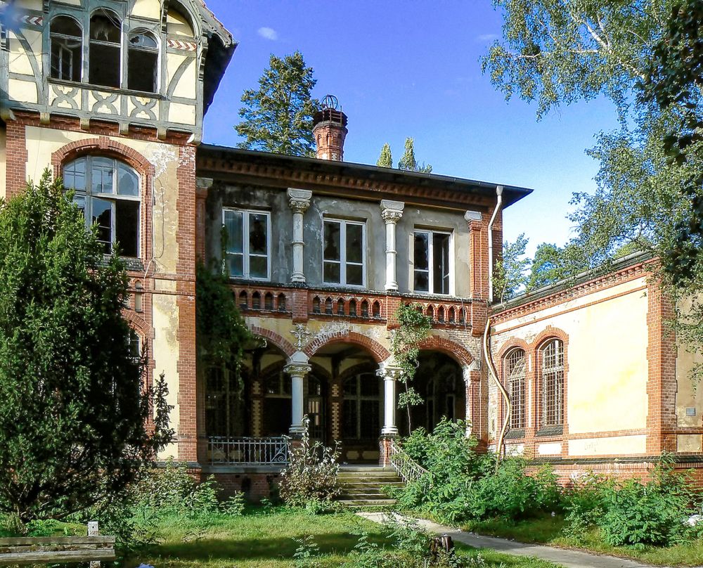 Beelitz Heilstätten 17 - Ausgang zur Parkanlage