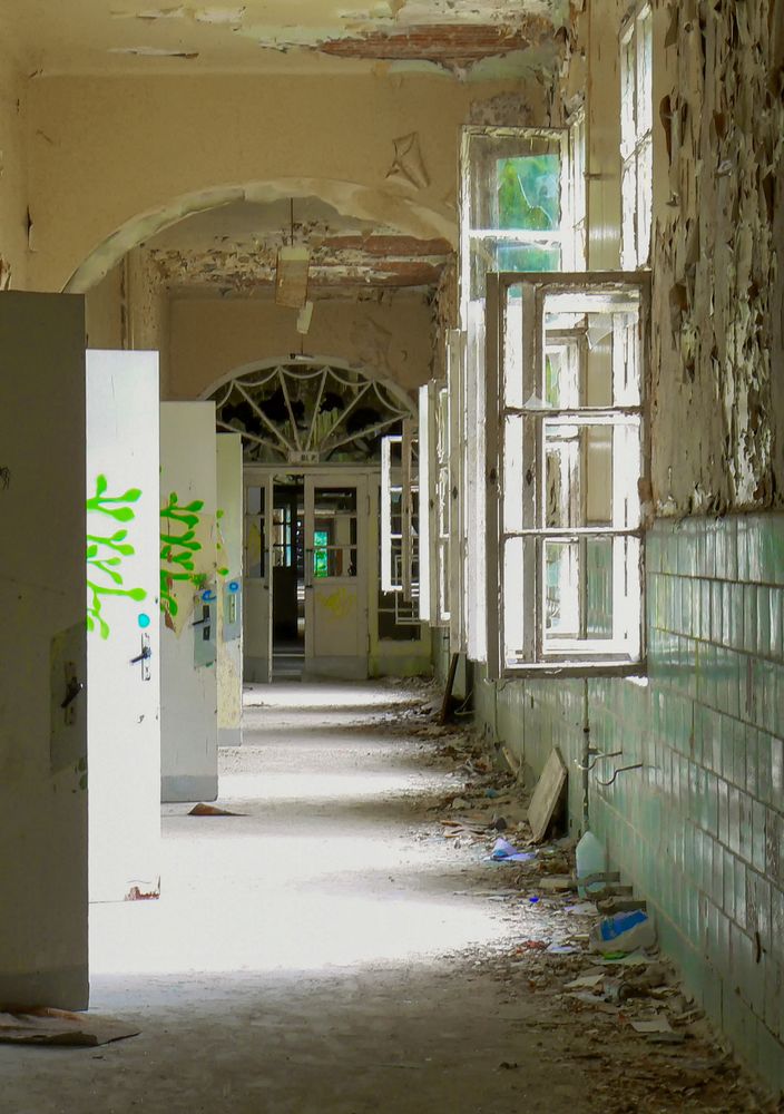 Beelitz Heilstätten 8 Flur mit Krankenzimmern