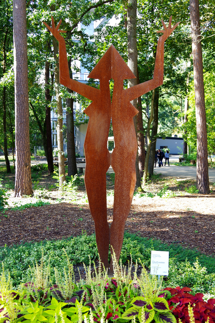 Beelitz Heilstätten - Skulptur "Zukunft ausloten"  