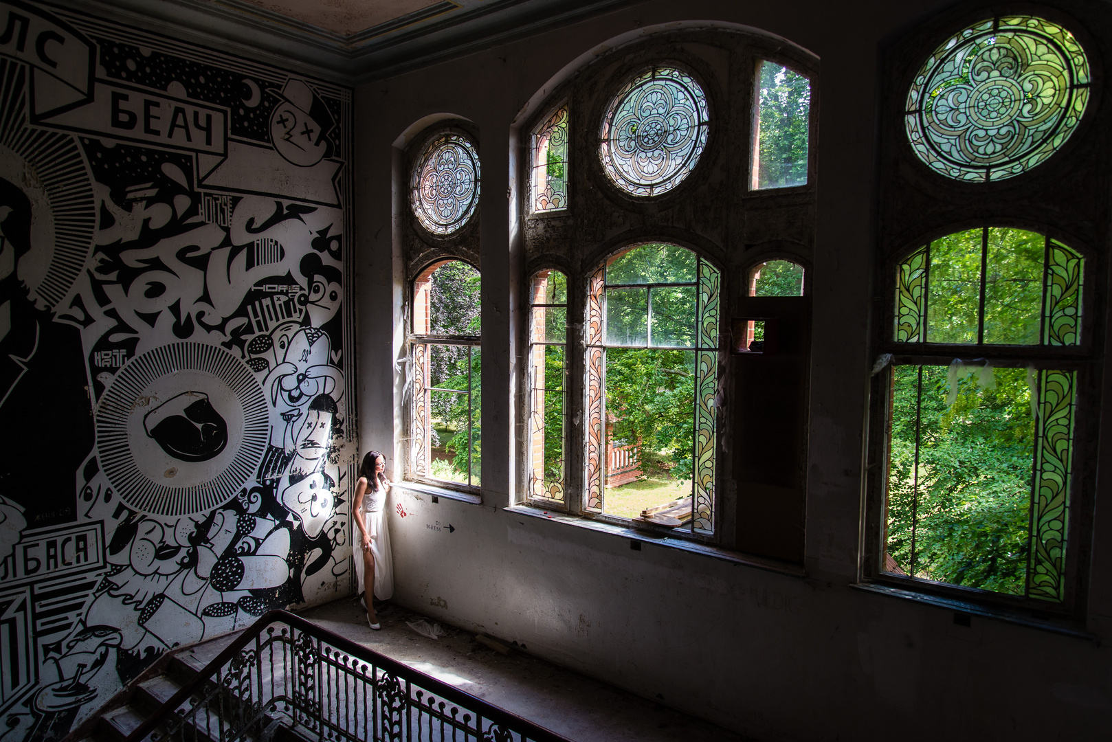 Beelitz - Jessica im Treppenhaus (bei Sonnenschein) #3