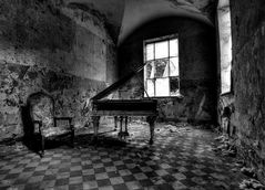 Beelitz - Lost Piano