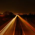 befahrene Autobahn bei Nacht