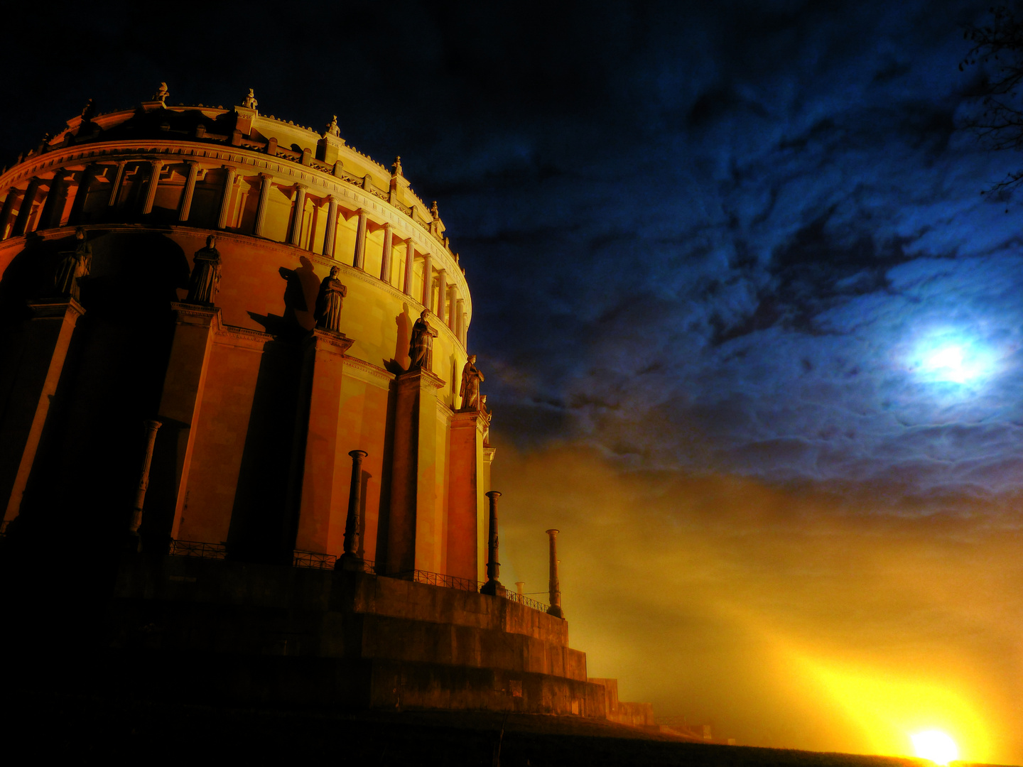 Befreiungshalle im Mondlicht