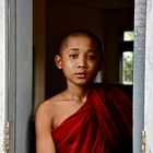 begegnung am fenster, klosterschule yangon, burma 2011 burma 2011