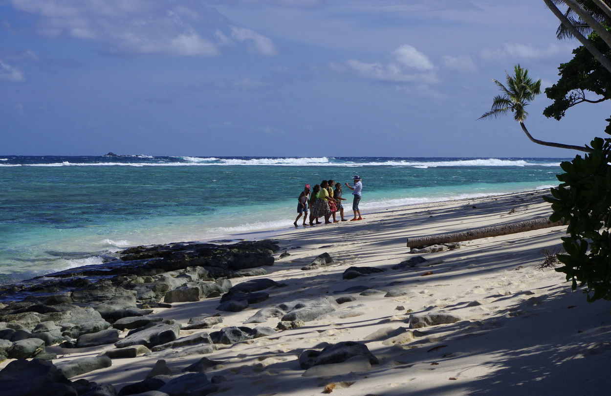 Begegnung am Strand von Anuta, Stanta Cruz Inseln