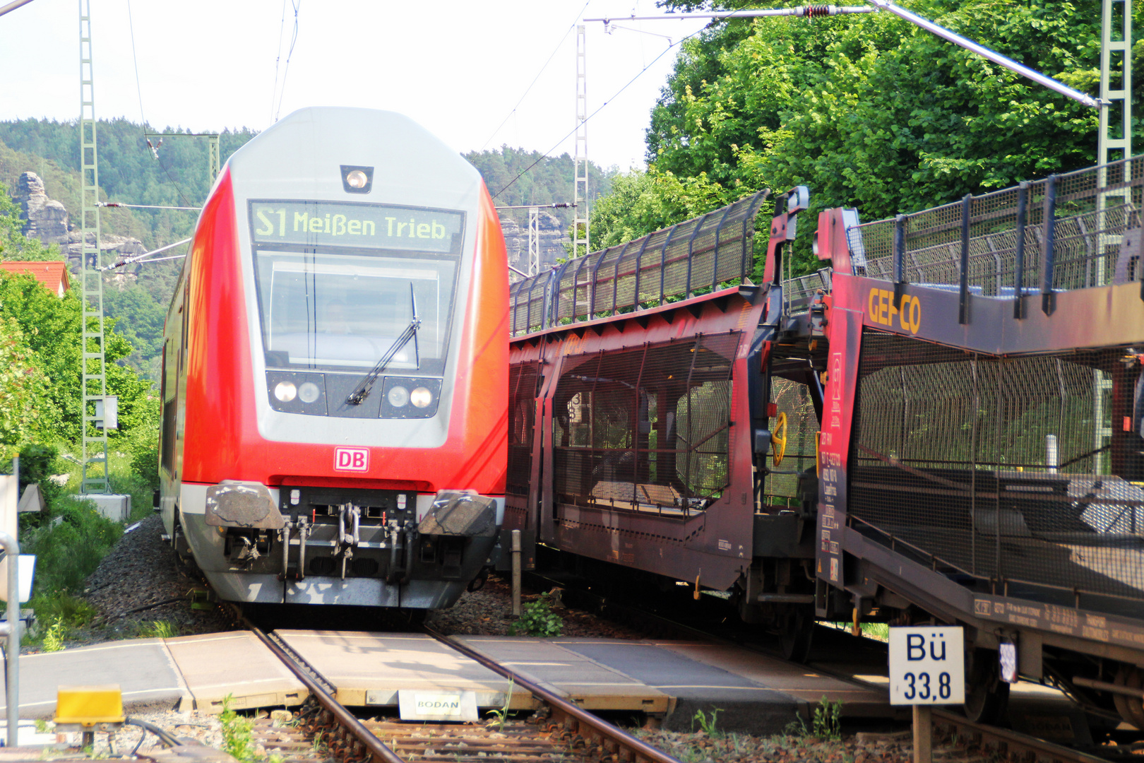 Begegnung auf der vielbefahrenen Strecke Dresden - Bad Schandau