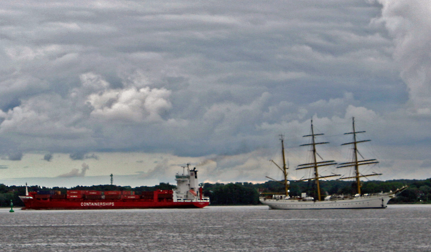 Begegnung in der Kieler Förde