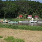 Begegnung: Raddampfer auf der Elbe bei Rathen / Elbsandsteingebirge