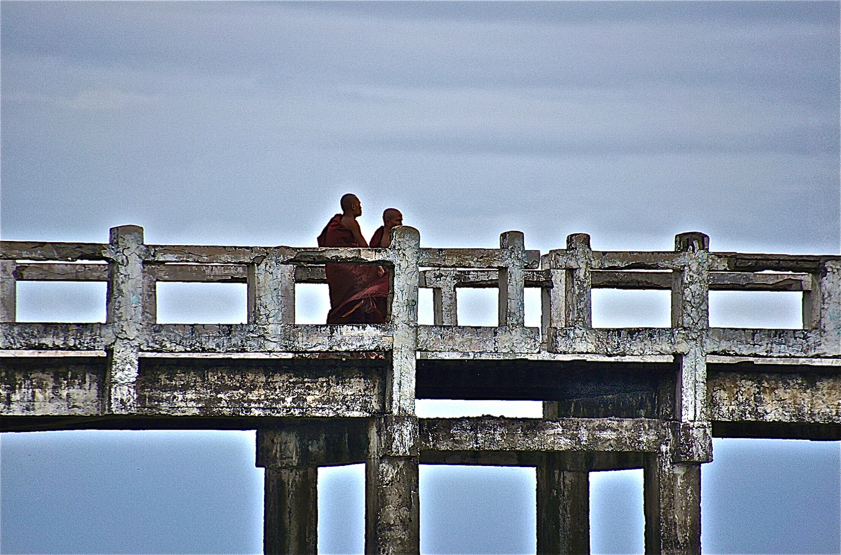 begegnung, u-bein Brücke amarapura, burma 2011