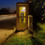 Begehbares Handy, oder: Telefonzelle im alten Land -2-