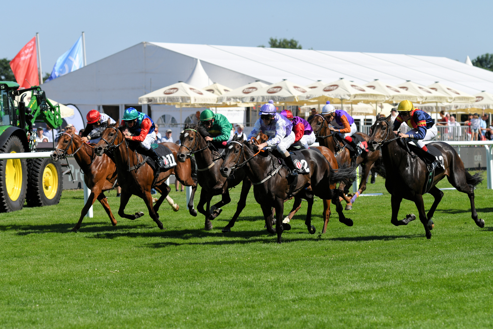 Beginn der 150. Deutschen Galopp Woche