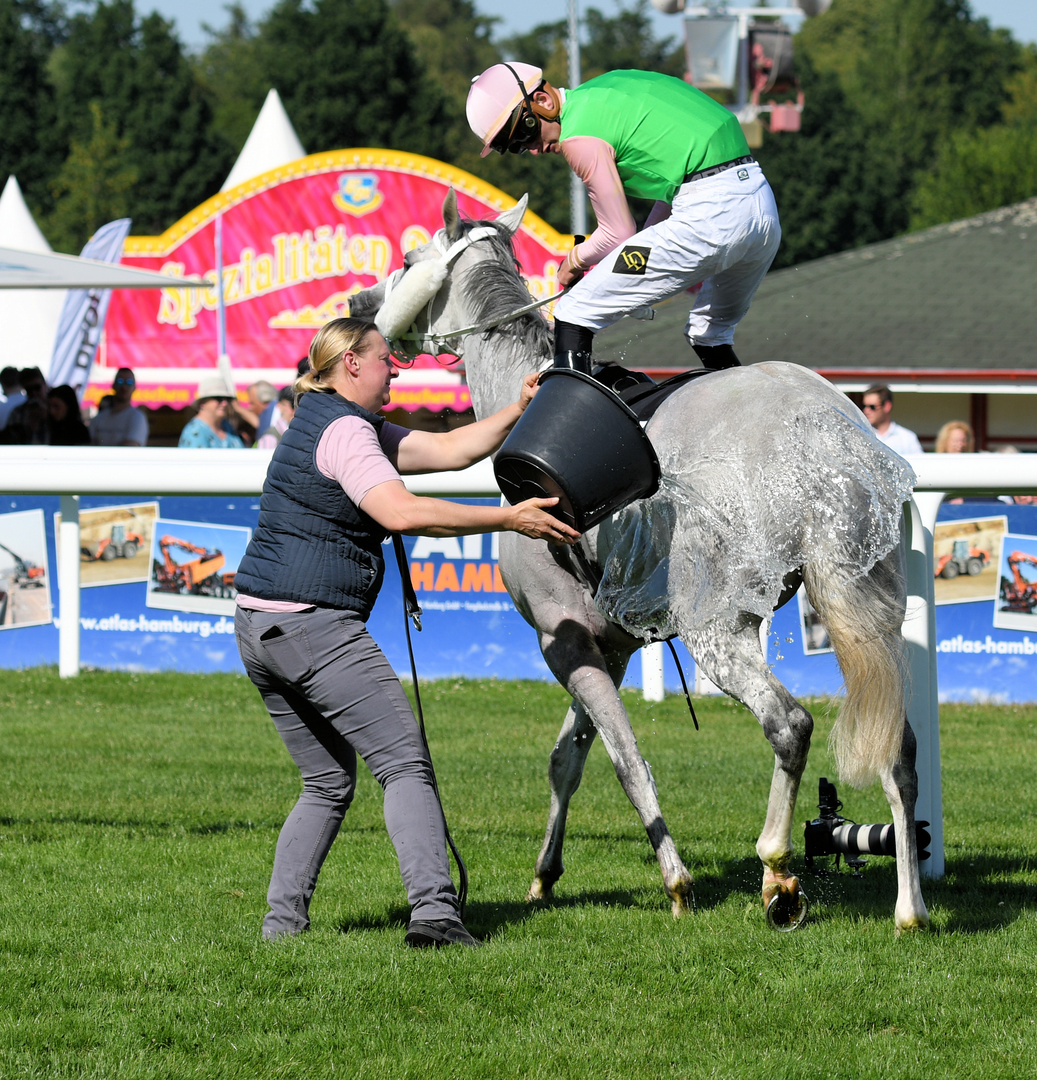 Beginn der 150. Deutschen Galopp Woche