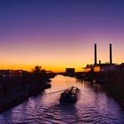 Beginn der blauen Stunde über dem Mittellandkanal in Wolfsburg