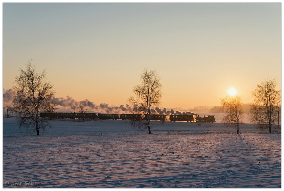 Begleitend von der im Winter tief stehenden Sonne bei Naundorf