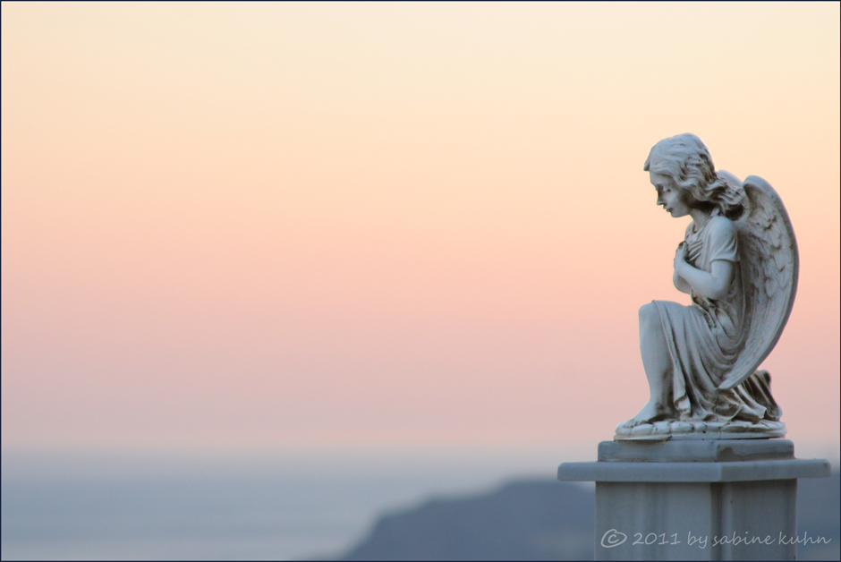 . . . begraben auf kreta [9] . . . one little angel between heaven and earth . . .