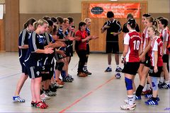 Begrüßung der Handballmädel vom TV. Neheim -  HSG Menden - Lendringsen