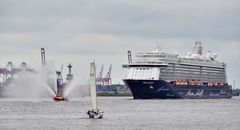 Begrüßung der neuen noch ungetauften MEIN SCHIFF 3