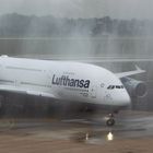 Begrüßung durch die Feuerwehren des Flughafen