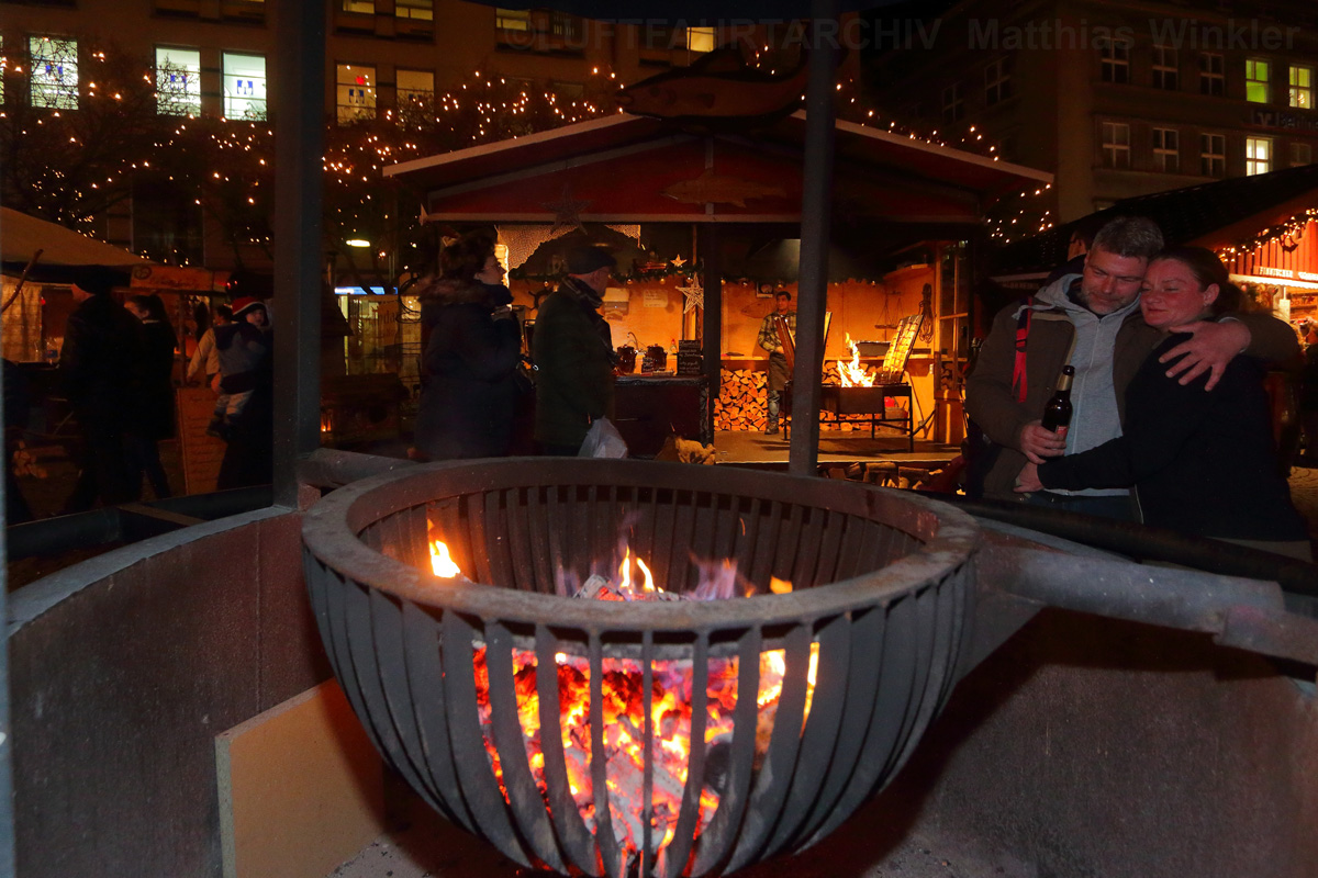 Behagliche Lagerfeuer-Romantik auf dem Spandauer Weihnachtsmarkt