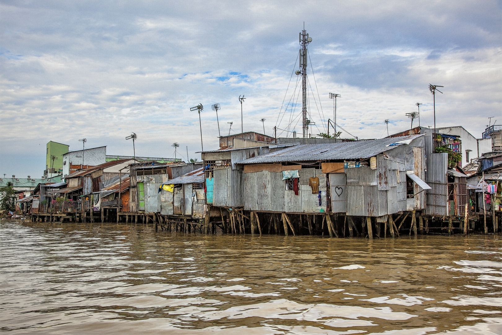 Behausungen  im/ am Mekong