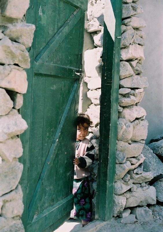 Behind The Green Door Foto Bild Asia On The Road