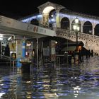 Bei acqua alta nimmt man besser das Vaporetto