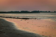 Bei Blutmond am Strand