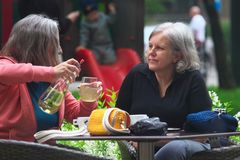 Bei Café und Zitronensaft ....