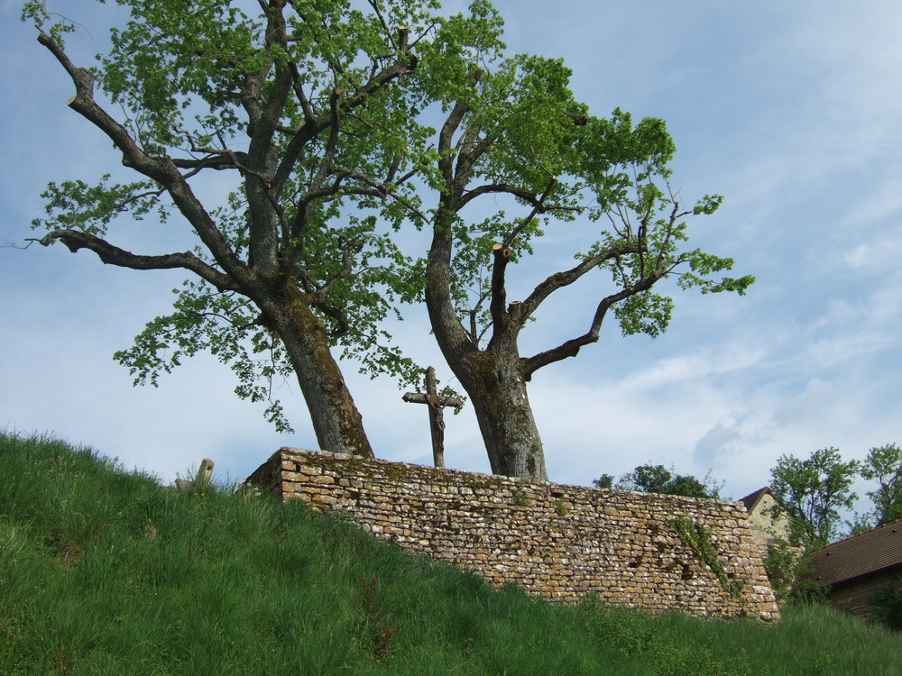 Bei Chateauneuf en Auxois