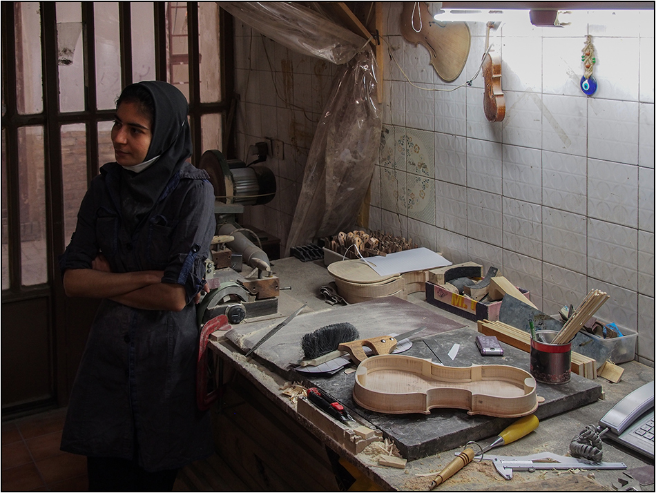 Bei den Geigenbauerinnen in Yazd