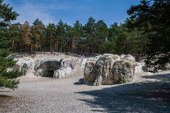 bei den grossen Sandhöhlen