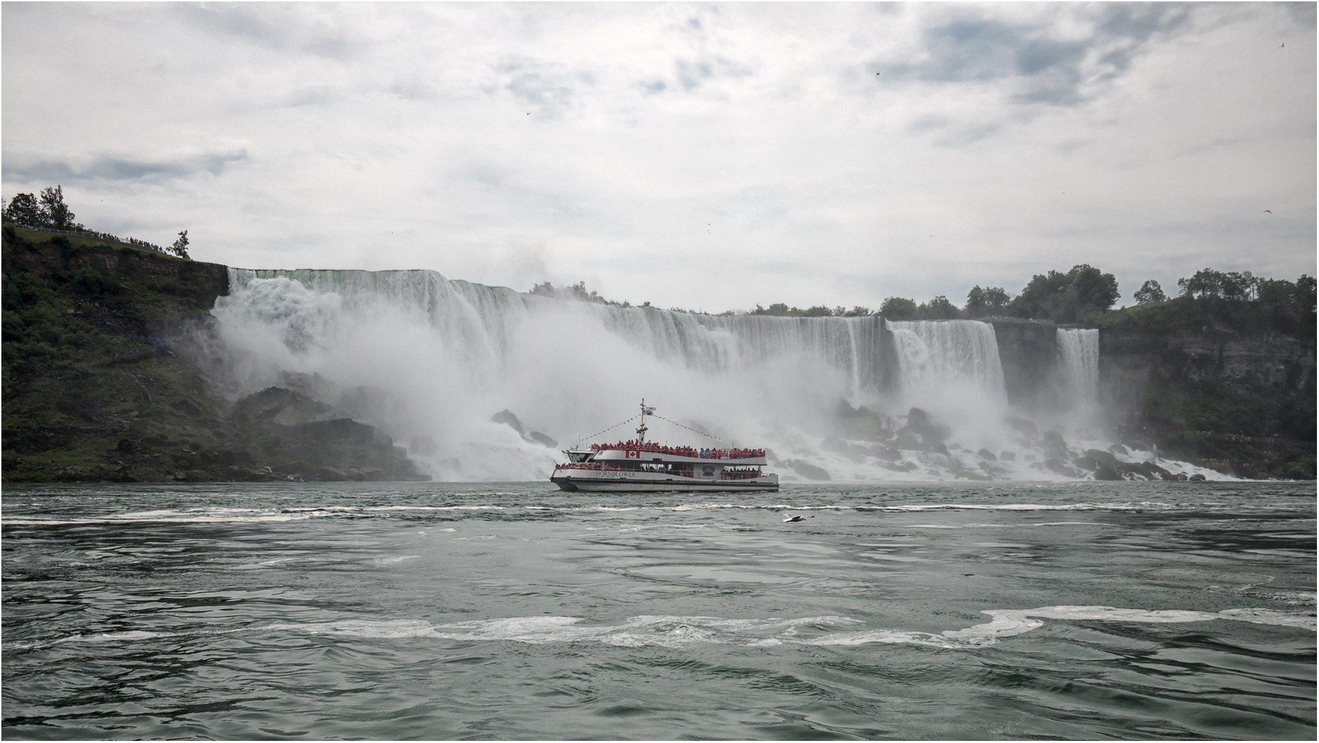 Bei den Niagarafällen.....